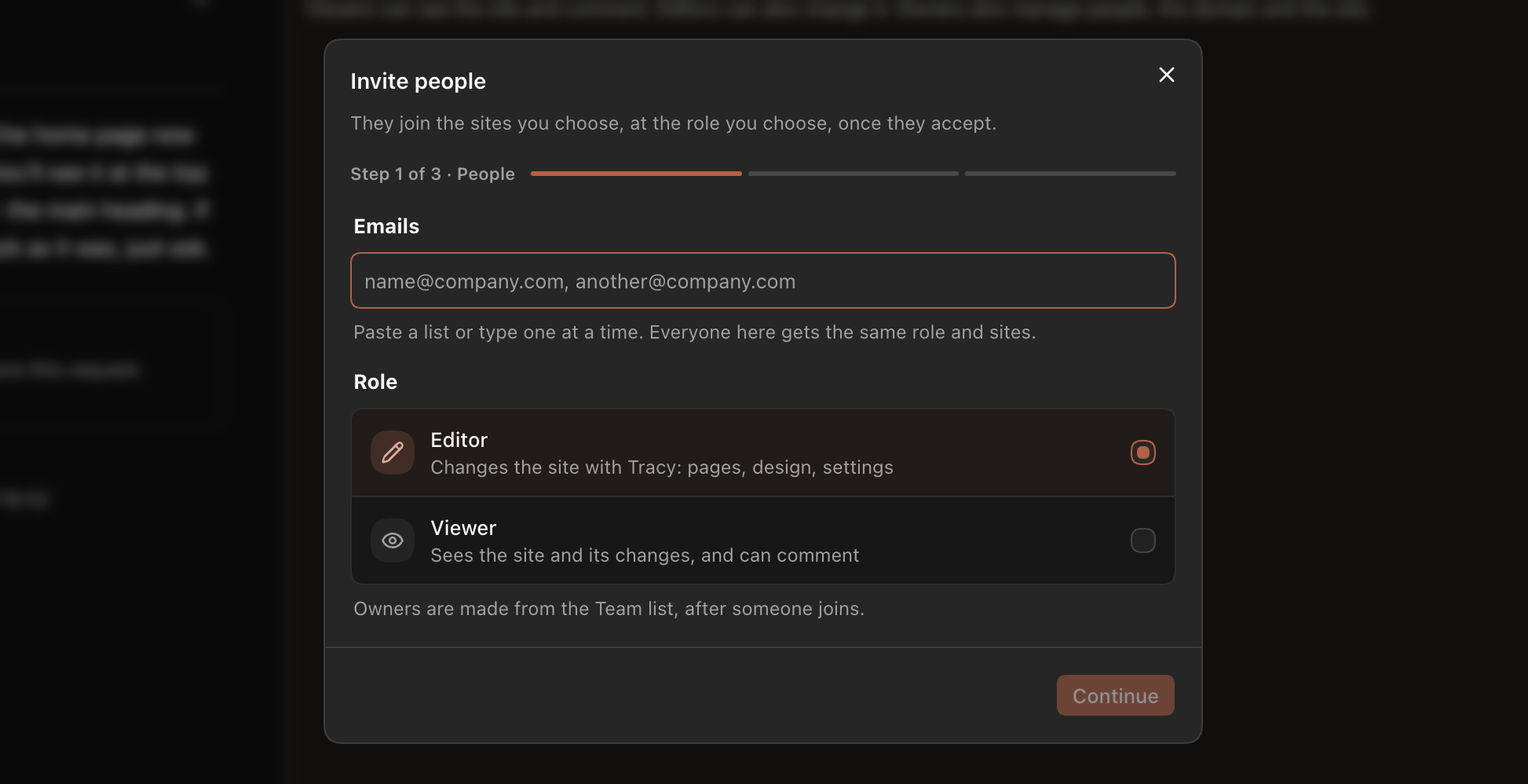 Invite people dialog with the Editor and Viewer roles